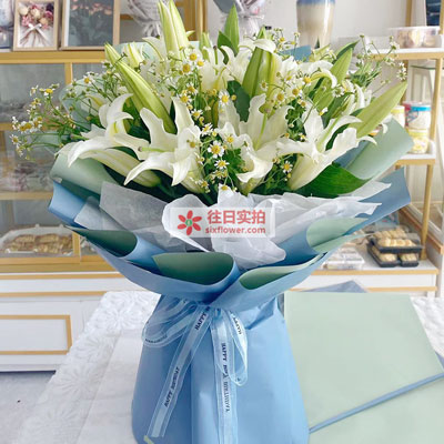 德宏8支白色多头百合洋甘菊，互倾的思念
