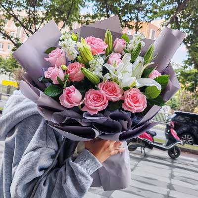 德宏11朵戴安娜粉玫瑰百合，与你一起追逐梦想